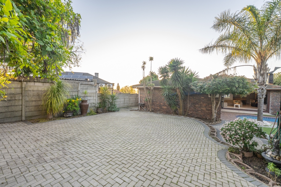 5 Bedroom Property for Sale in Protea Heights Western Cape